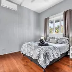 Gabba Central 2 Separate Homes 1 Block 6 Bdrms