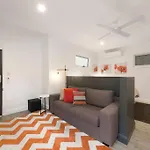 Milton Mews Red Auchenflower Pets * Brisbane