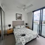 Serenity & Style Shared Apartment In Fortitude Valley