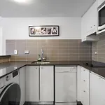 Cbd - 1bdr - Sebel 4 Star Apartment *