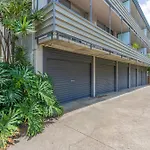 Fresh 2Bd Koala Condo West End