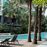 Modern 5-Guest Pool Retreat For Family & Business