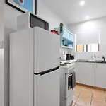 New Farm Nest- 2bed 1bath Balcony Apartment *