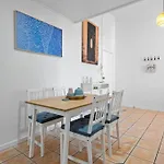 New Farm Nest- 2bed 1bath Balcony
