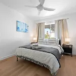 New Farm Nest- 2Bed 1Bath Balcony