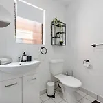 New Farm Nest- 2bed 1bath Balcony Apartment Brisbane
