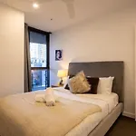 Apartment Cbd 3b2b Near Everything With Parking And Balcony
