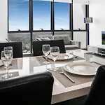 Cosy 1-Bed With 41St Floor City Views Pool & Gym