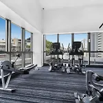 Cosy 1-bed With 41st Floor Views Pool & Gym *