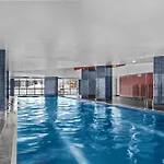 Cosy 1-Bed With 41St Floor City Views Pool & Gym