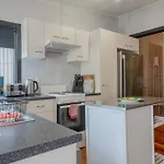Art Deco Retreat, Shops & Cafes, Public Street Parking