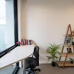 Central Brisbane 2Br Apt - Pool, Gym & Big Balcony