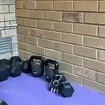 3br Comfy Home, Gym & Garden In The Gap