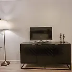 Wishart 1Bed 1Bath Tiny, Quiet House W Parking M15