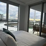 Modern Meets The Gabba Apartment *