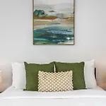 Sinclair Apartments - Free Secure Parking