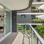 Apartment Modern 2 Bedroom With Parking South *