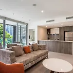 Modern 2 Bedroom With Parking South *