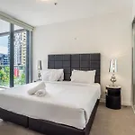 Modern 2 Bedroom With Parking South Brisbane