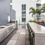 Modern 2 Bedroom With Parking South