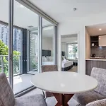 Modern 2 Bedroom With Parking South Apartment Brisbane