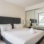 Modern 2 Bedroom With Parking South Apartment Brisbane