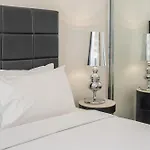 Modern 2 Bedroom With Parking South Brisbane