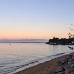 Brisbane 1960S Pool House - Hosted Bed And Breakfast