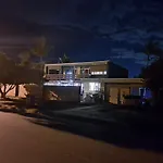 Brisbane 1960S Pool House - Hosted Bed And Breakfast