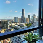 Skyline Serenity Luxury Apt With Free Parking