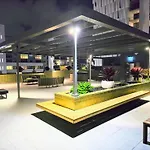 Vine On Russell