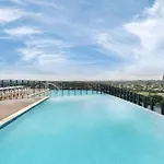 Central 2Br-2Ba Resort-Style Retreat In Hamilton - H20705