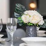 2br-2ba Resort-style Retreat In Hamilton M21 * Brisbane