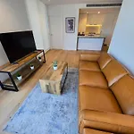 Luxury Peppers Infinity Pool Stylish With 2Bd & 1C Park