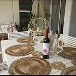 Apartment Artist Retreat With Huge Entertaining Balcony *