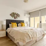 Apartment Artist Retreat With Huge Entertaining Balcony *