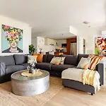 Apartment Artist Retreat With Huge Entertaining Balcony Brisbane