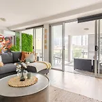Artist Retreat With Huge Entertaining Balcony * Brisbane