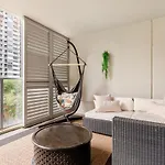 Apartment Artist Retreat With Huge Entertaining Balcony *