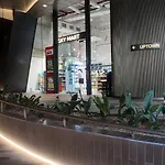 Lux Living In Heart Of Apartment Brisbane