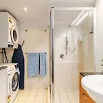 Apartment Artist Retreat With Huge Entertaining Balcony Brisbane