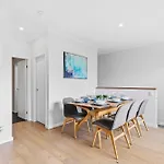 Stylish 3Br Townhouse Camphill - Wifi, Parking