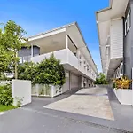 Stylish 3Br Townhouse Camphill - Wifi, Parking