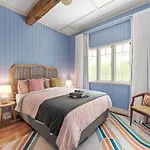A Colourful Life 4Bed-2Bath-1Car - Queenslander