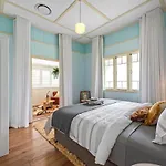 A Colourful Life 4Bed-2Bath-1Car - Queenslander