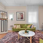 A Colourful Life 4Bed-2Bath-1Car - Queenslander