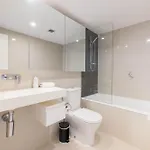 Newly Renovated 3br 2 Parking Spaces Pool Gym Views Walk To Shops Brisbane