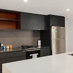 Newly Renovated 3br 2 Parking Spaces Pool Gym Views Walk To Shops * Brisbane