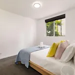 Newly Renovated 3br 2 Parking Spaces Pool Gym Views Walk To Shops Brisbane