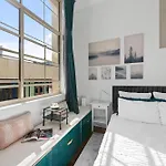 High Ceiling 1 Bedroom In The Apartment Brisbane